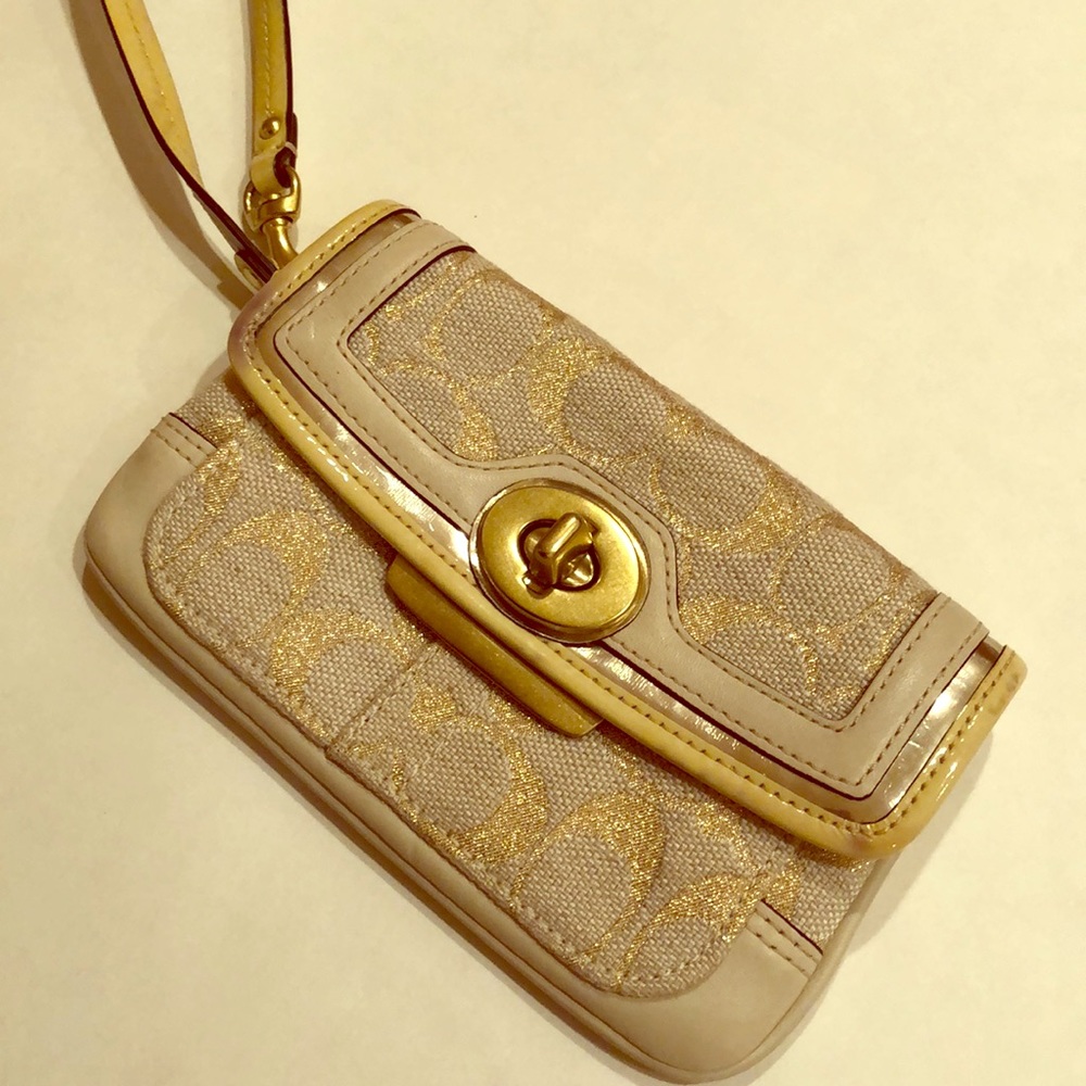 CHEAP GOLD COACH WRISTLET!!! OPEN TO OFFERS!!!